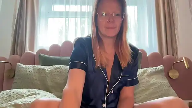 Snapshot of MelodyRoseUk chatting on May 13, 2026, 8:21 am MelodyRoseUk online show from May 13, 2026, 8:21 am