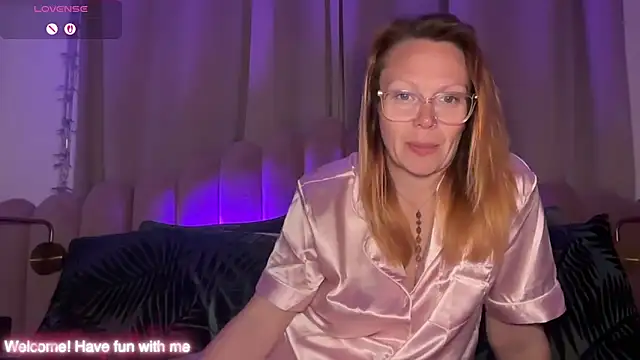 Snapshot of MelodyRoseUk chatting on April 20, 2026, 9:38 pm MelodyRoseUk online show from April 20, 2026, 9:38 pm