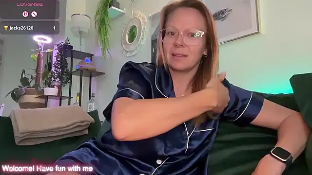 Snapshot of MelodyRoseUk chatting on June 7, 2026, 8:41 am MelodyRoseUk online show from June 7, 2026, 8:41 am