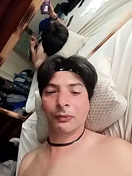 frank32love online show from April 18, 2026, 3:58 pm