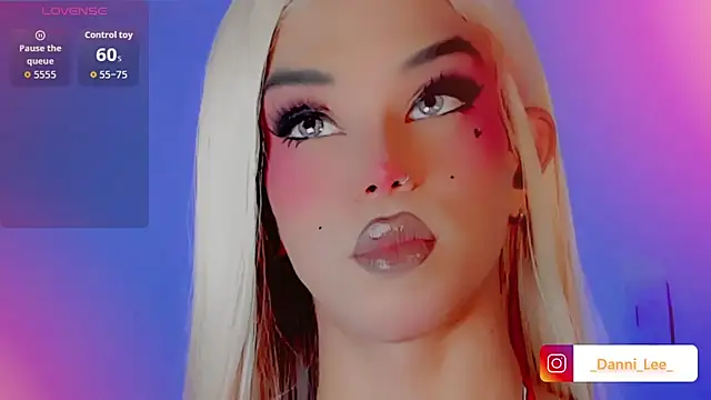 DanniLee  online show from November 16, 2025, 5:50 pm