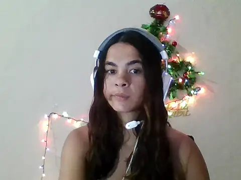 Snapshot of MalindaVip chatting on December 9, 2024, 9:05 pm MalindaVip online show from December 9, 2024, 9:05 pm