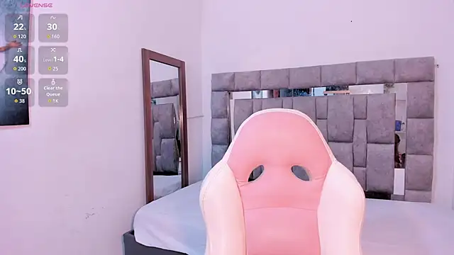 zulyjones online show from October 9, 2025, 7:14 pm