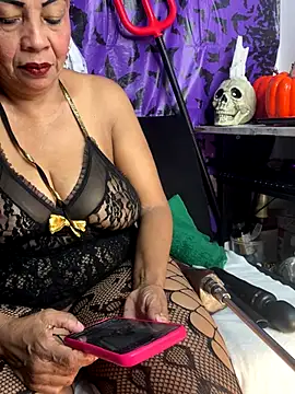 chiquimaturesexy online show from October 26, 2025, 5:57 pm