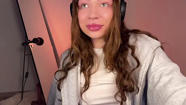 PaulaPratt online show from March 19, 2025, 7:07 am