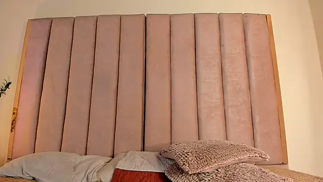 VICTORIA RASH online show from April 29, 2026, 11:33 pm