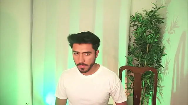 Snapshot of Tony_Wylie chatting on February 24, 2026, 6:42 pm Tony Wylie online show from February 24, 2026, 6:42 pm