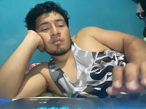 YoElMasHot online show from April 23, 2026, 9:05 pm