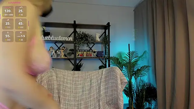 careful i bite nya online show from September 29, 2025, 12:33 pm