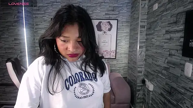 Snapshot of _Katalina_b chatting on December 17, 2024, 11:05 pm Katalina b online show from December 17, 2024, 11:05 pm