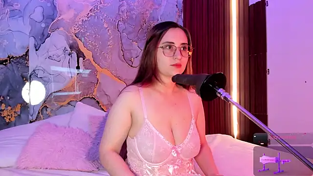 centaurigirl online show from October 21, 2025, 3:50 am