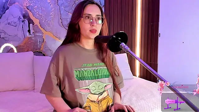 centaurigirl online show from September 15, 2025, 3:29 am