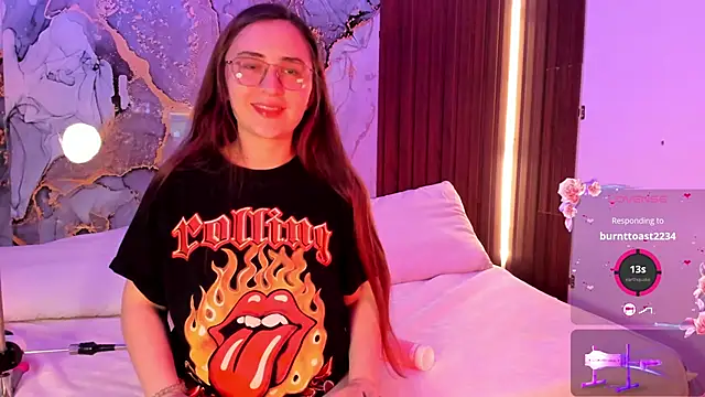 centaurigirl online show from September 26, 2025, 3:57 am