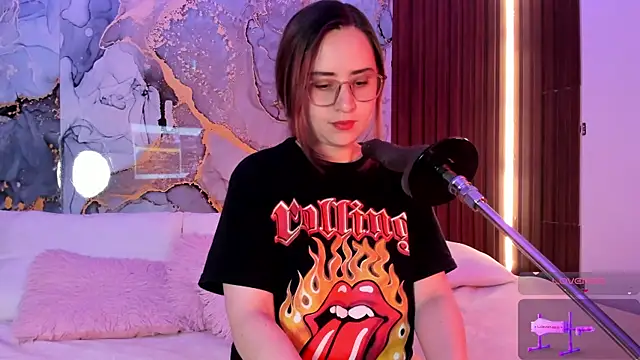 centaurigirl online show from October 22, 2025, 2:55 am