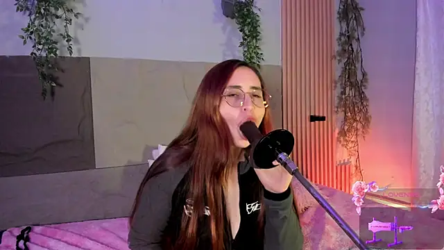 centaurigirl online show from April 12, 2026, 3:10 am