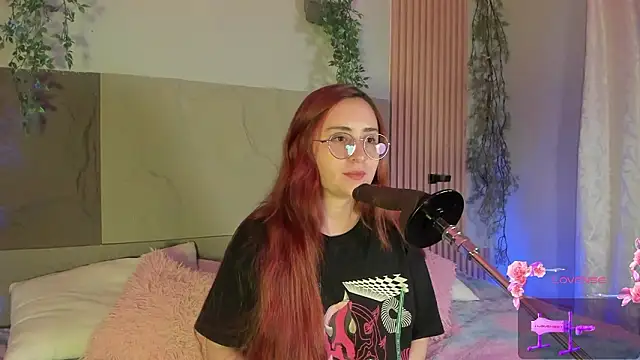 centaurigirl online show from February 24, 2026, 4:57 am