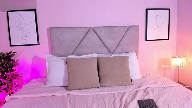 Emilyh  online show from April 9, 2026, 7:09 pm