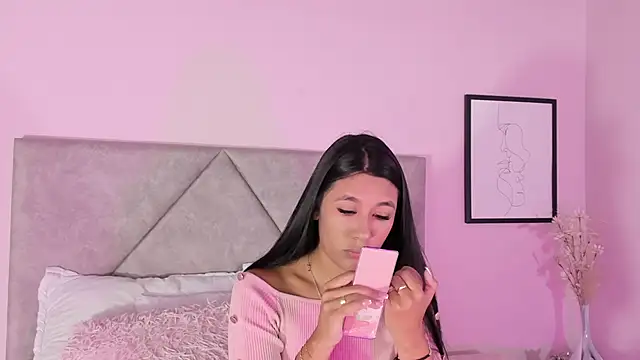 Emilyh  online show from November 11, 2025, 11:05 am