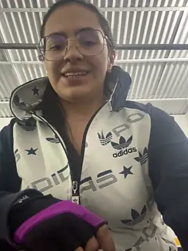 Emily Russo  online show from January 31, 2025, 12:17 am