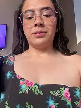 Emily Russo  online show from January 7, 2025, 10:41 pm