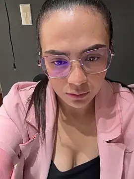 Emily Russo  online show from January 9, 2025, 1:24 pm