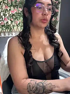 Emily Russo  online show from January 20, 2025, 7:04 pm