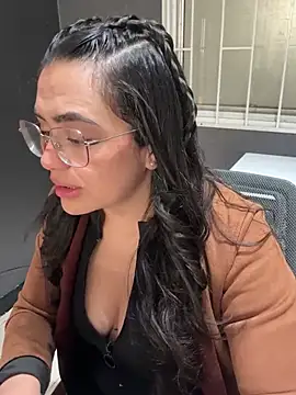 Emily Russo  online show from January 14, 2025, 3:04 pm