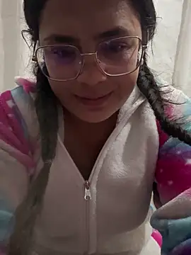 Emily Russo  online show from January 28, 2025, 2:43 am