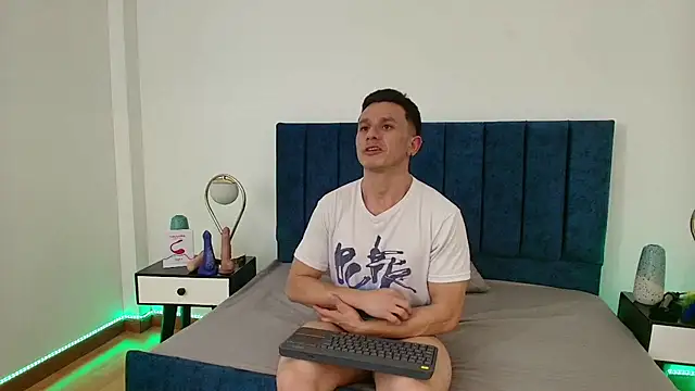 Andrewfalcon online show from March 12, 2025, 10:17 pm