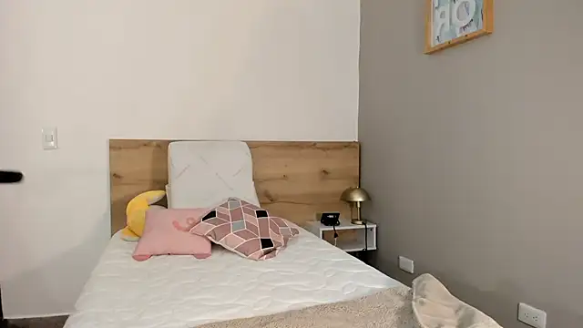 agussaenz online show from February 10, 2025, 10:40 pm