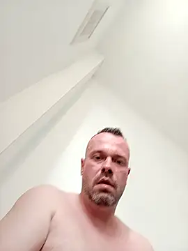 mikaaaaase online show from April 21, 2026, 6:42 am