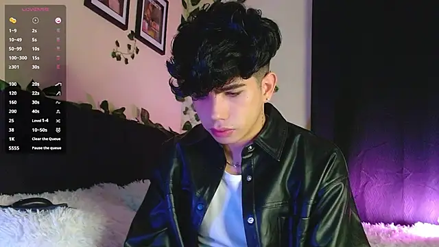 LyleBennett  online show from March 22, 2025, 10:49 am