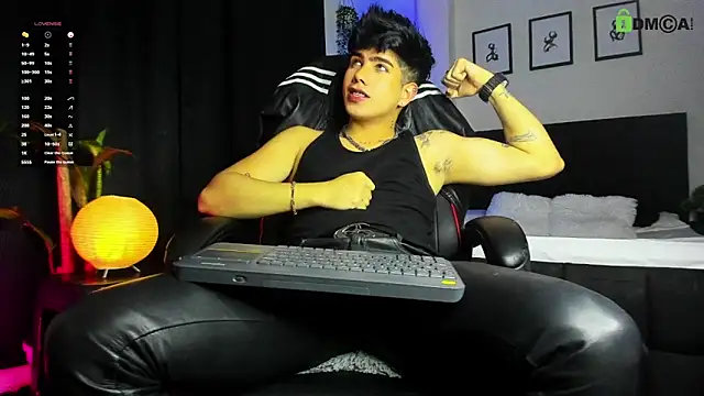 LyleBennett  online show from June 2, 2026, 2:11 am