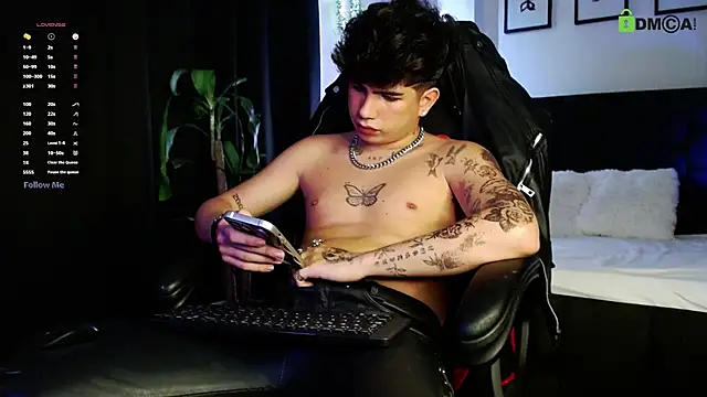 LyleBennett  online show from March 1, 2026, 9:37 pm