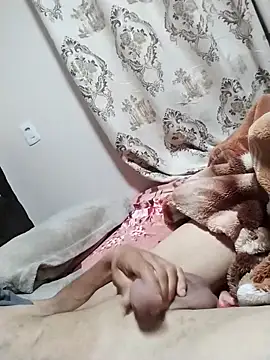 uelytom online show from December 3, 2025, 9:42 am