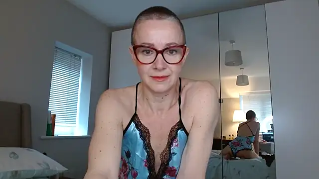 ELEGANT-ARIA36 online show from February 24, 2025, 8:49 am