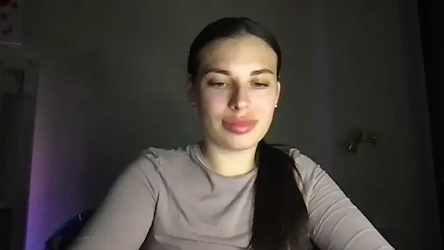 Snapshot of MoonriseGoddess chatting on April 19, 2026, 6:43 pm MoonriseGoddess online show from April 19, 2026, 6:43 pm