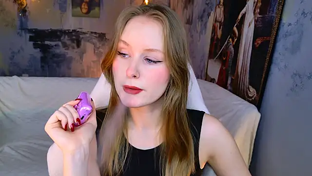 VivienLeeigh online show from March 28, 2026, 5:08 am