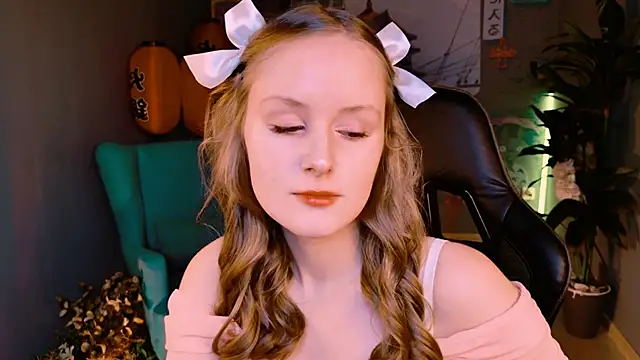 VivienLeeigh online show from September 14, 2025, 9:09 am