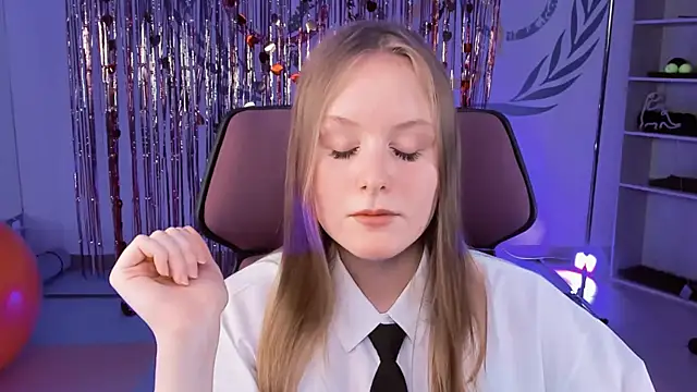 VivienLeeigh online show from March 7, 2025, 5:17 pm