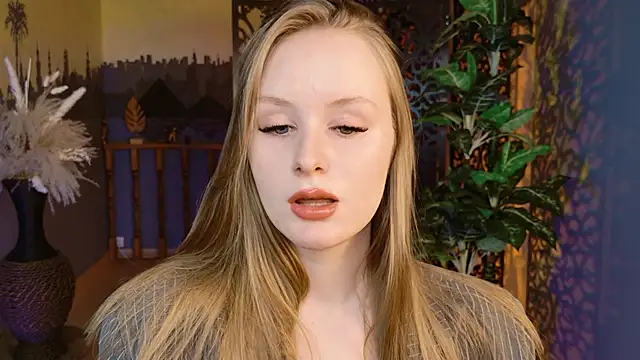 VivienLeeigh online show from November 28, 2025, 1:44 pm