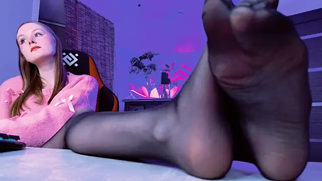 VivienLeeigh online show from October 8, 2025, 1:56 pm