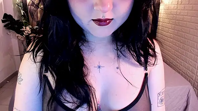Snapshot of crimson_tati_ chatting on July 1, 2026, 1:00 pm crimson tati online show from July 1, 2026, 1:00 pm
