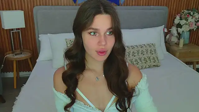 RihannaRose online show from September 24, 2025, 5:08 pm