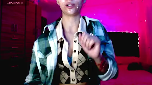 holy juli online show from November 23, 2025, 4:11 am