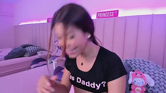 KellyOlsenbe online show from March 3, 2025, 12:12 am