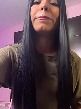 KellyOlsenbe online show from March 3, 2025, 8:11 pm