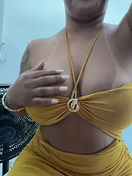 luara1988 online show from April 20, 2026, 12:41 pm