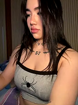 Nickiiiii online show from October 18, 2025, 4:53 pm