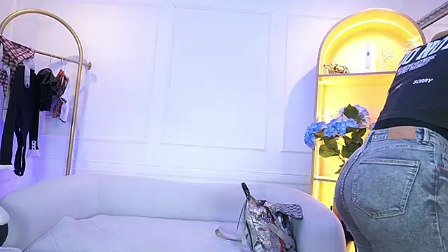 elasummer online show from September 29, 2025, 12:22 pm